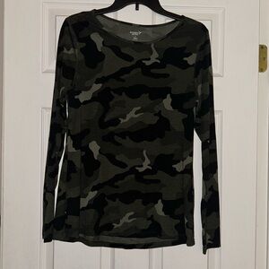 Old Navy Camo Long Sleeve Workout Tee